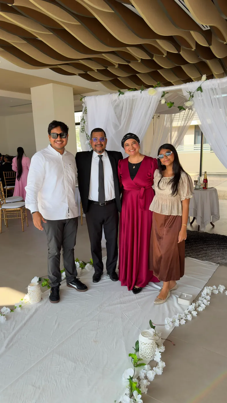 Familia de la comunidad Beit Jasdó en una celebración