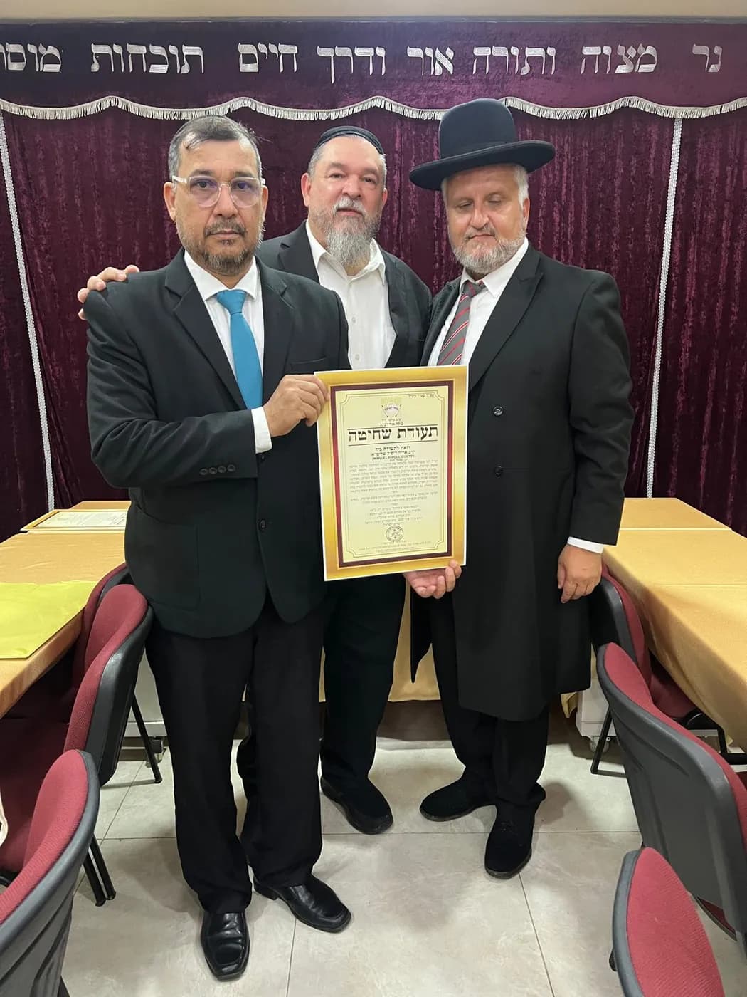 Entrega de una Teudá de Shejitá en la comunidad Beit Jasdó
